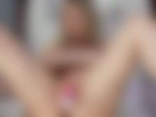 Live cam show with MishelleB - Big Tits on xDating