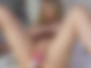 Live cam show with MishelleB - Squirt on Camming Site