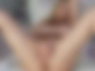 Live cam show with MishelleB - Blowjob on milfzrlive.com
