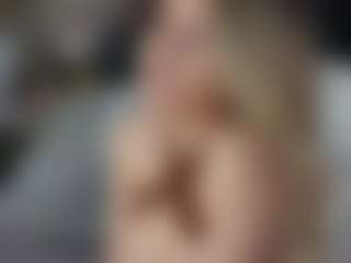 Live cam show with MishelleB - Ass Bouncing on Camming Site
