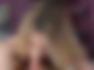 Live cam show with MishelleB - Naked on Milfs Live