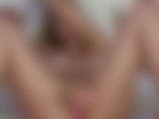 Live cam show with MishelleB - Fingers on SpankPalCams