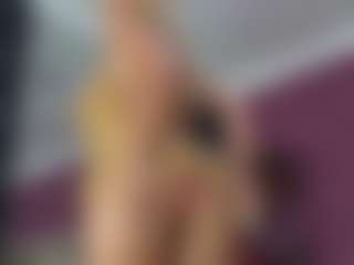 Live cam show with MishelleB - Spank Blonde Hair on livesuperchat.net