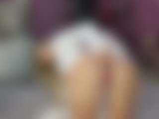 Live cam show with MishelleB - Shaved Pussy on Camsoda