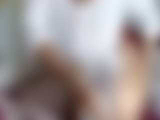 Live cam show with HotnCurvybabe - Camel Toe on TeamSkeetLive