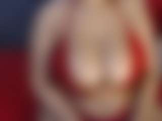 Live-Cam-Show mit HotnCurvybabe - Camel Toe auf Camsoda