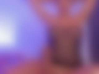 Live cam show with BRIANNA - Shaved Pussy MILF on Stripli.com