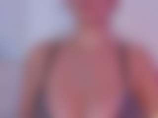 BRIANNA MILF webcam performer live streaming