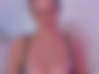 Live cam show with BRIANNA - Asshole on friskycurves.com