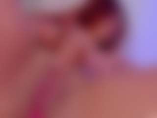 BRIANNA MILF webcam performer live streaming