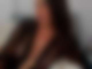 Live cam show with Nicole - Strip MILF on liverealitysex.com