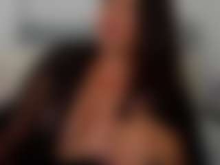 Live cam show with Nicole - Shaved Pussy MILF on Camsoda
