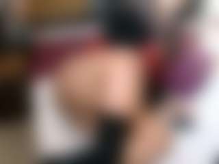 Thickassophiasquirts's Live Sex Cam Show