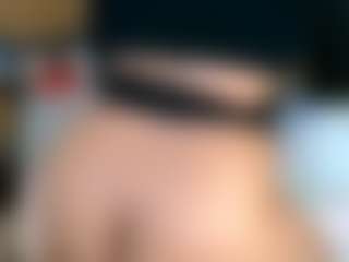 Thickassophiasquirts's Live Sex Cam Show
