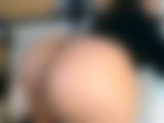 Thickassophiasquirts's Live Sex Cam Show