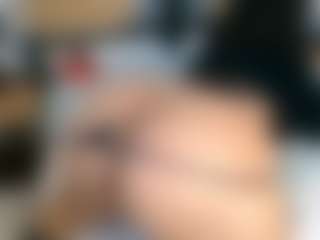 Thickassophiasquirts's Live Sex Cam Show