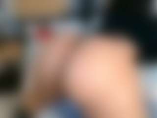 Thickassophiasquirts's Live Sex Cam Show