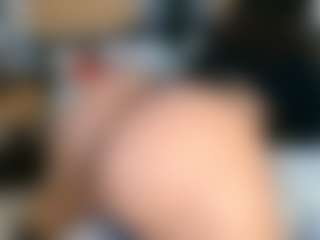 Thickassophiasquirts's Live Sex Cam Show