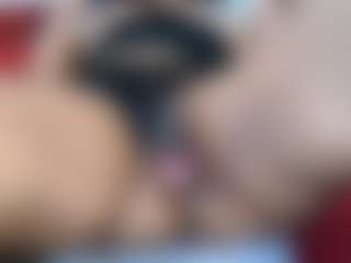 Thickassophiasquirts's Live Sex Cam Show