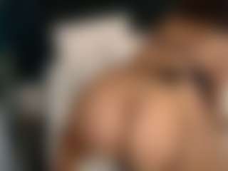 Thickassophiasquirts's Live Sex Cam Show
