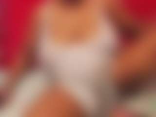 Wonderful Diana MILF webcam performer live streaming