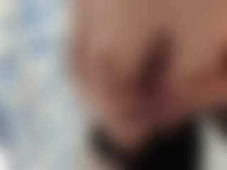 18perfecttits's Live Sex Cam Show