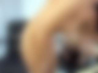 18perfecttits's Live Sex Cam Show