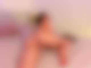 Live cam show with riley-bensongh - Handjob on Milf Play