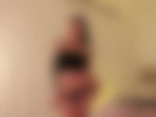 riley-bensongh's Live Sex Cam Show