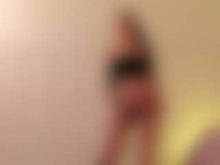 riley-bensongh's Live Sex Cam Show
