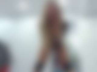 JuiceyGash MILF webcam performer live streaming