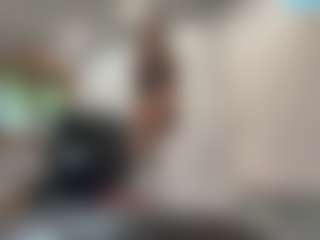 JuiceyGash MILF webcam performer live streaming