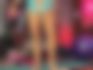 JuiceyGash MILF webcam performer live streaming