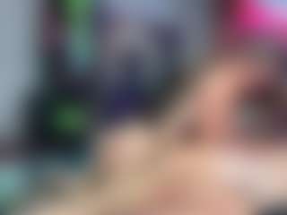Live cam show with JuiceyGash - Shaved Pussy on Stripli.com