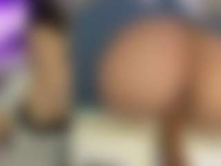 Live cam show with KylieSweet1 - Bikini on TottyGirls