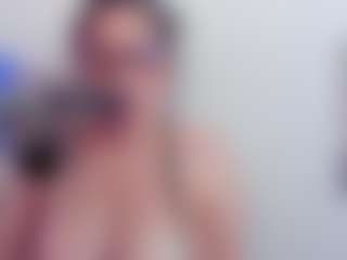 Karol-page MILF webcam performer live streaming