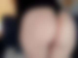 Live cam show with Linda - Skinny on milfzrlive.com