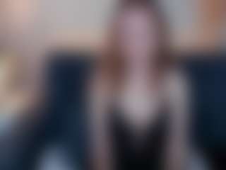 Live cam show with Linda - Flashing on StripNow