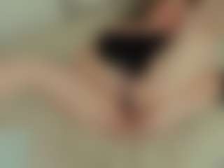 AliceSweety MILF webcam performer live streaming