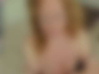 AliceSweety MILF webcam performer live streaming