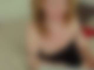 AliceSweety MILF webcam performer live streaming