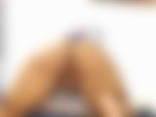 Live cam show with KattaraBecky1 - Bedroom Ebony on Camsoda