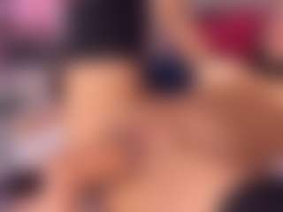 Live cam show with Crystallana - Fingers on Camsoda