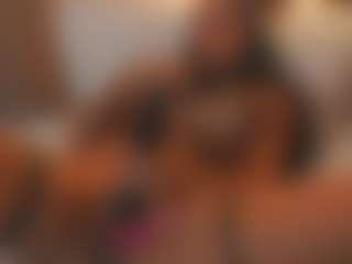 Live cam show with Soyalanaa - Bedroom on madthumbs