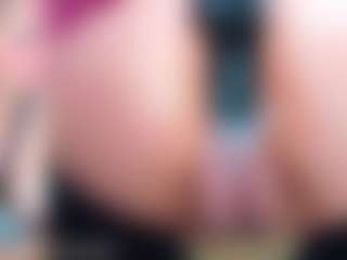 Live cam show with Miss Pawi - Blonde Hair on Milfs Live