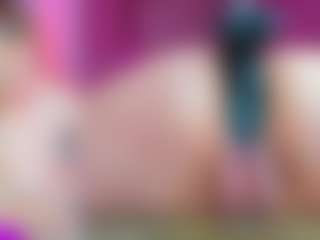 Live cam show with Miss Pawi - Latina MILF on camwithhim.com | colombia