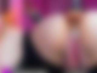 Live cam show with Miss Pawi - Tattoos on crypto-cams