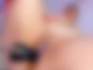 Miss Pawi MILF webcam performer live streaming