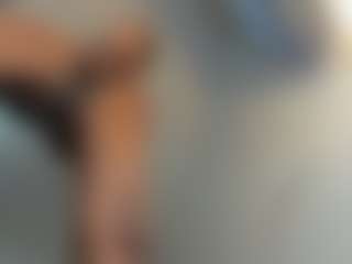 Live cam show with AbbySmithxx - Spank on CamClone