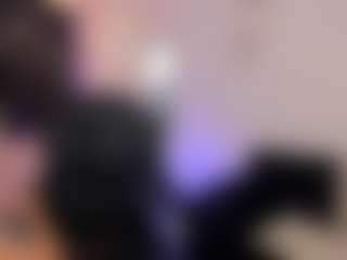 Live cam show with MollySunders - Bedroom on eurowanks.com
